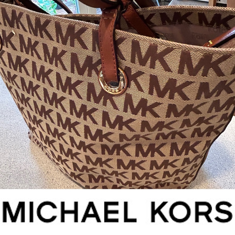 Gorgeous, Michael Kors vintage bag❤️